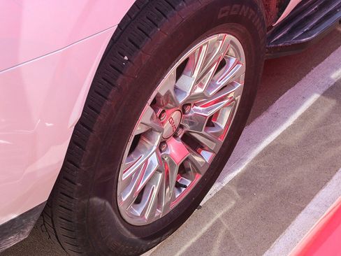 Used 2025 GMC Yukon XL Denali image 16