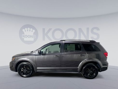 Used 2019 Dodge Journey SE w/ Blacktop Package image 2
