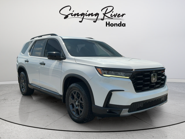 Used 2025 Honda Pilot TrailSport image 1