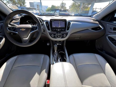 Used 2017 Chevrolet Malibu Premier w/ Driver Confidence Package FWD image 13
