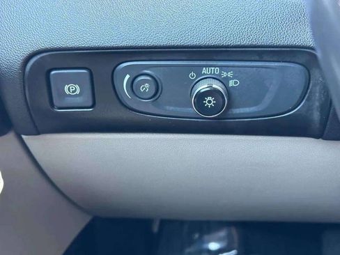 Used 2020 Buick Enclave Essence w/ Sound and Sites Package AWD/4WD image 32