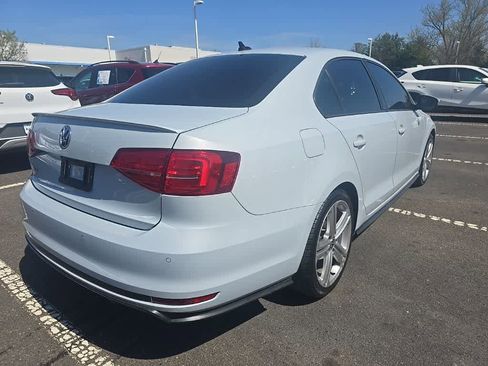 Used 2017 Volkswagen Jetta GLI image 4