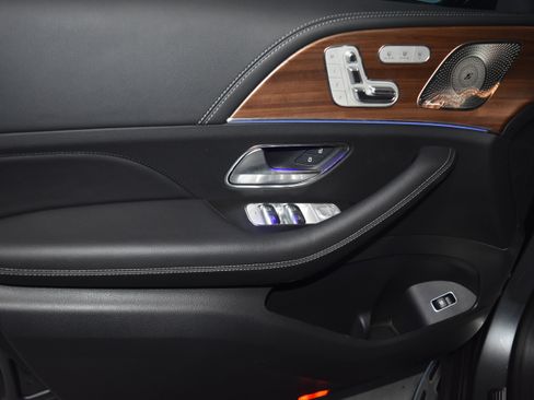 New 2026 Mercedes-Benz GLS 580 4MATIC image 3