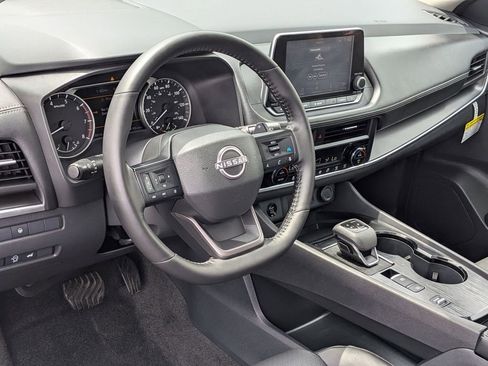 Used 2025 Nissan Rogue SV w/ SV Premium Package FWD image 10