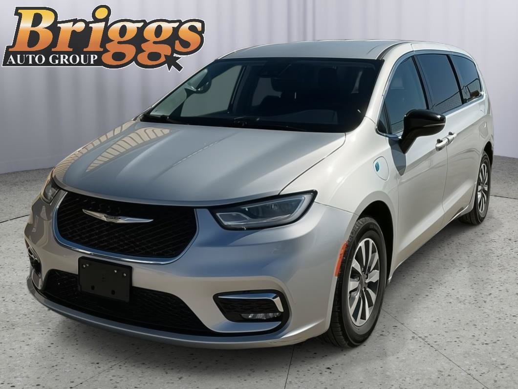 Used 2024 Chrysler Pacifica Limited FWD image 1