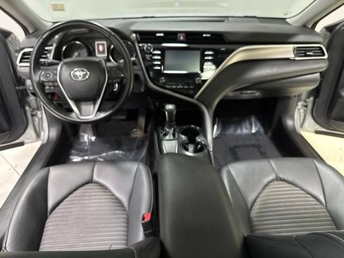 Used 2018 Toyota Camry SE w/ Moonroof Package FWD image 15