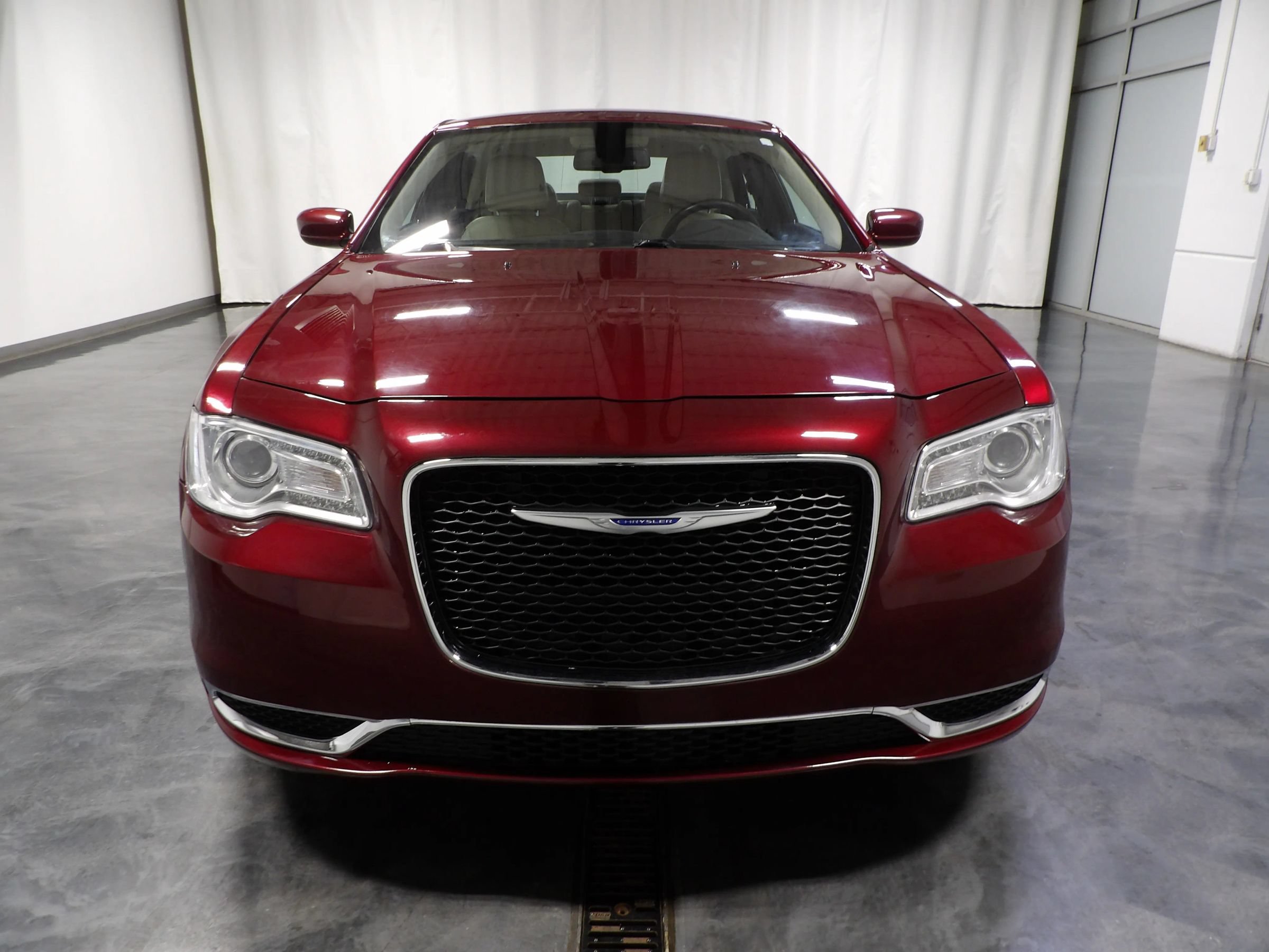 Used 2018 Chrysler 300 Touring L AWD/4WD image 3