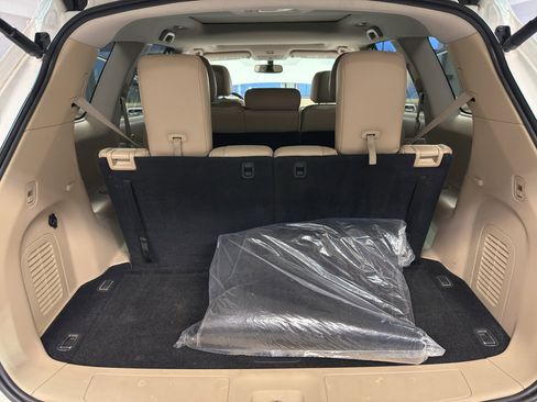 Used 2017 Nissan Pathfinder Platinum AWD/4WD image 31