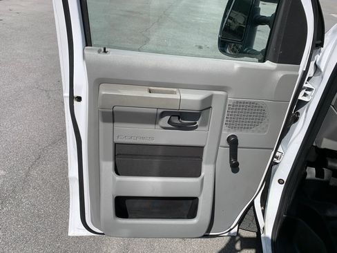 Used 2018 Ford E-350 and Econoline 350 Super Duty RWD image 8