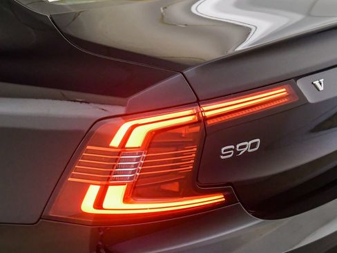 Certified 2023 Volvo S90 B6 Plus AWD/4WD image 12
