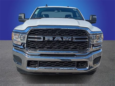 Used 2024 RAM 2500 Tradesman w/ Chrome Appearance Group image 8