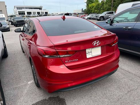 Used 2017 Hyundai Elantra SE FWD image 3
