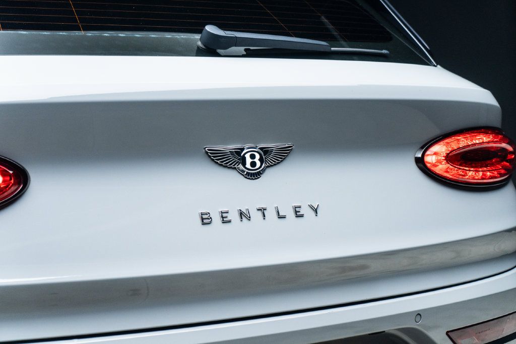 Used 2022 Bentley Bentayga AWD/4WD image 16