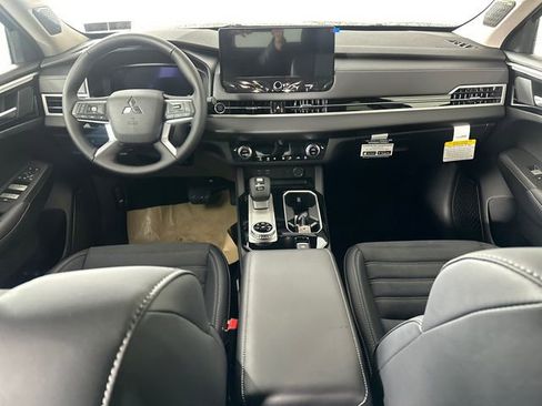 New 2026 Mitsubishi Outlander SE image 19