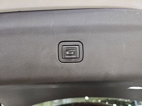 Certified 2022 Buick Enclave Avenir w/ Avenir Technology Package image 18