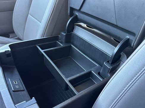 Used 2024 Chevrolet Suburban LT image 34