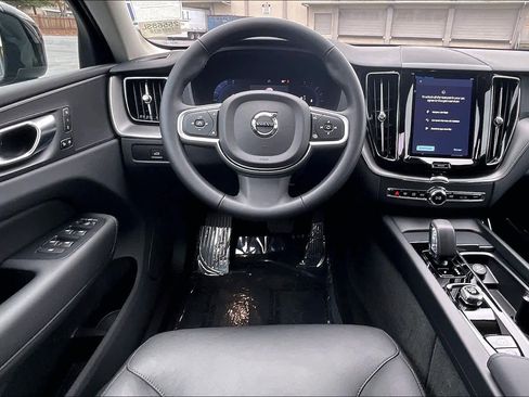 Used 2025 Volvo XC60 B5 Core w/ Climate Package image 8