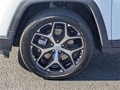 Used 2024 Jeep Compass Limited image 10