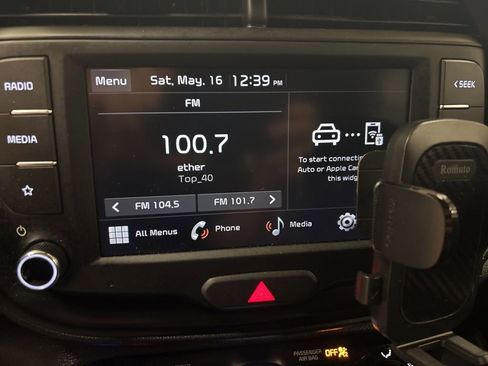 Used 2025 Kia Soul LX FWD image 9