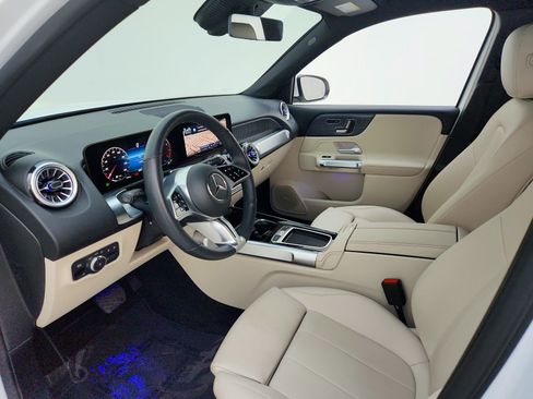 Certified 2025 Mercedes-Benz GLB 250 4MATIC image 9