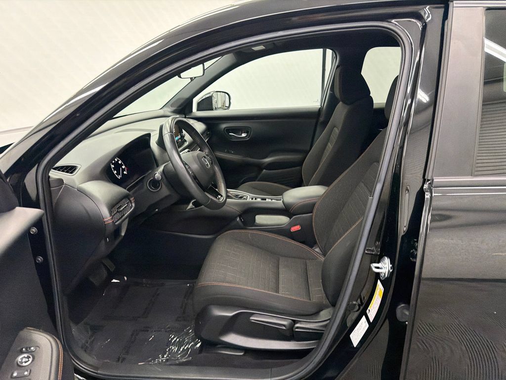 Used 2024 Honda HR-V Sport image 9