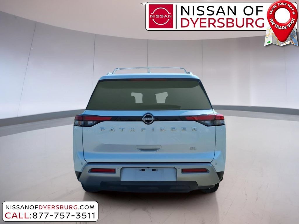 Used 2025 Nissan Pathfinder SL FWD image 4