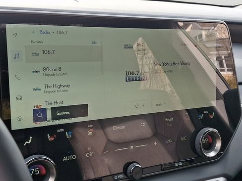 Used 2025 Lexus RX 450h AWD w/ Convenience Package image 18