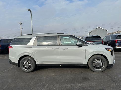 New 2026 Kia Carnival EX image 4