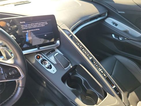 Used 2022 Chevrolet Corvette Stingray Convertible w/ Chrome Exterior Badge Package image 21