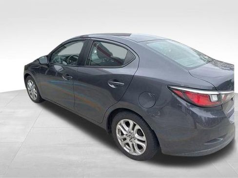 Used 2017 Toyota Yaris iA image 9