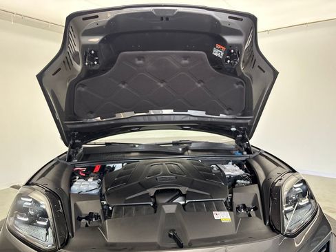 Certified 2024 Porsche Cayenne AWD/4WD image 13