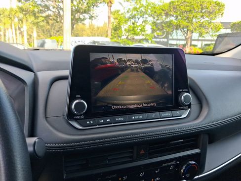 Used 2024 Nissan Rogue S image 15