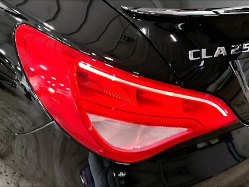 Used 2018 Mercedes-Benz CLA 250 4MATIC image 27