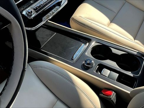 New 2026 Lincoln Corsair Premiere image 8