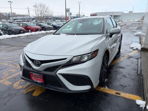 Certified 2023 Toyota Camry SE image 9