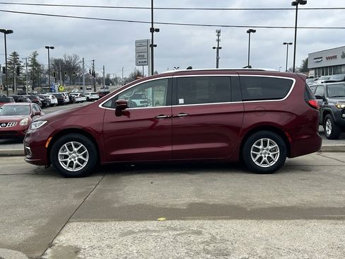 Used 2021 Chrysler Pacifica Touring-L image 11