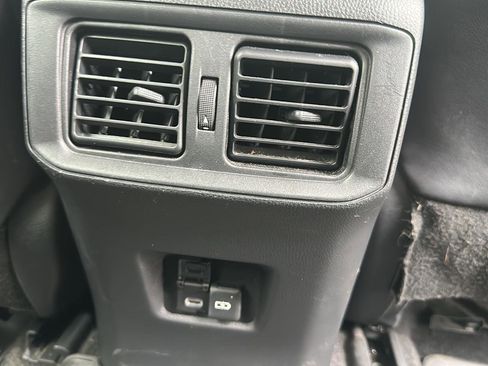 Used 2022 Toyota RAV4 XLE Premium image 15