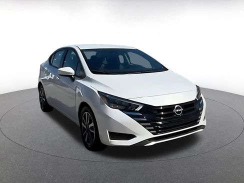 Used 2025 Nissan Versa SV image 3