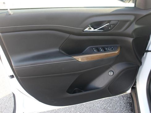 Used 2021 GMC Acadia SLE w/ Driver Convenience Package FWD image 12