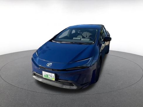 Used 2025 Toyota Prius LE image 4
