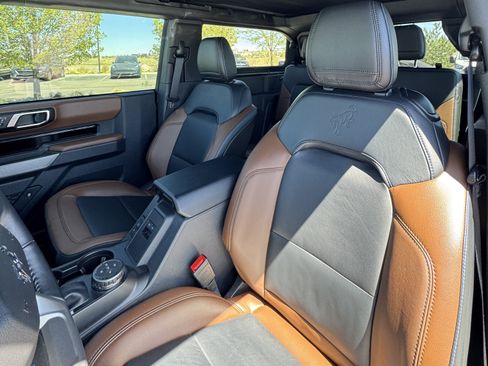 Used 2023 Ford Bronco Outer Banks w/ Sasquatch Package image 2