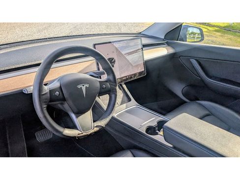 Used 2021 Tesla Model Y Long Range image 20