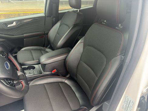 Used 2025 Ford Escape ST-Line Select AWD/4WD image 19