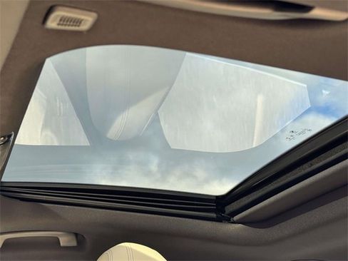 Used 2022 BMW 330i xDrive 330i xDrive w/ Driving Assistance Package image 33