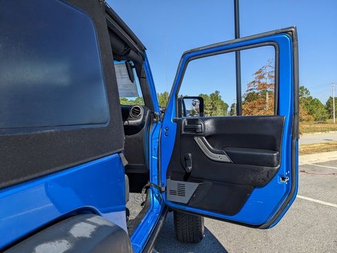 Used 2015 Jeep Wrangler Sport image 37