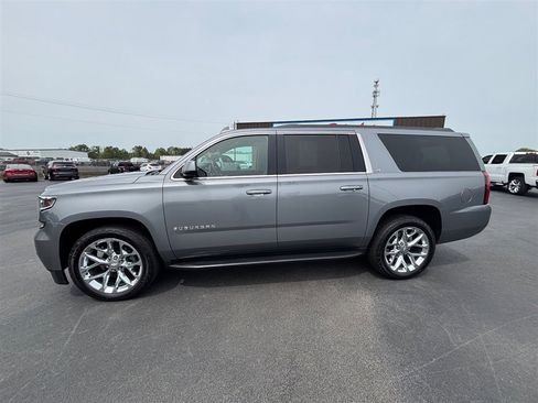 Used 2019 Chevrolet Suburban LT w/ Luxury Package image 2