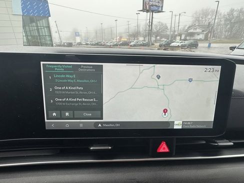 Used 2025 Kia Carnival EX image 14