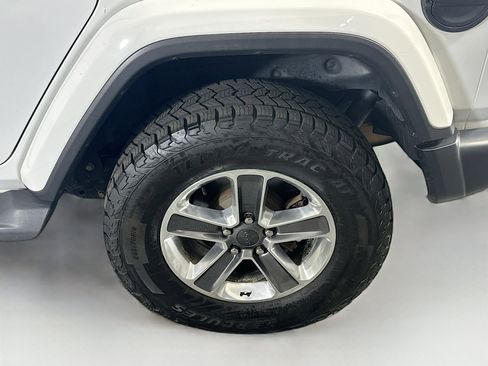 Used 2020 Jeep Wrangler Unlimited Sahara image 11