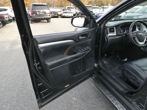 Used 2019 Toyota Highlander XLE image 13