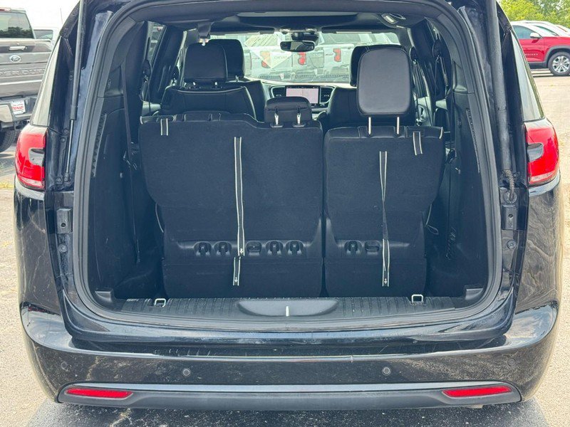 Used 2025 Chrysler Pacifica Limited FWD image 5